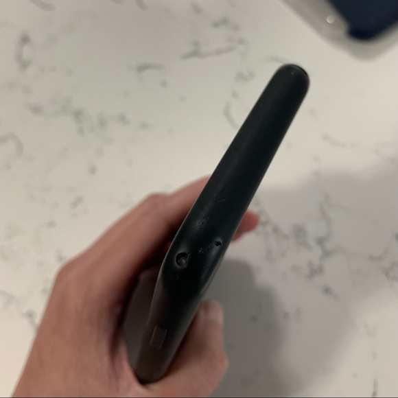 Authentic Apple silicone cases - Picture 5 of 6